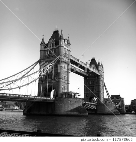 Monochrome Gate Bridge Monochrome Gate Bridge 117878665