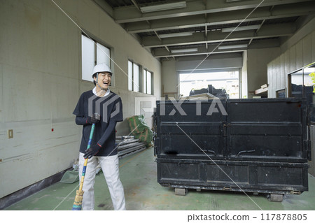 Arm roll truck 117878805