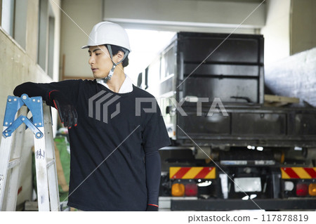 Arm roll truck 117878819