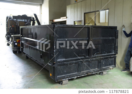 Arm roll truck 117878821