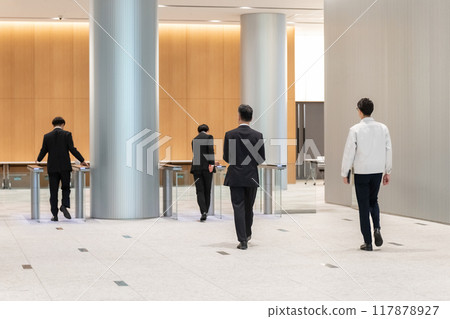 安檢門業務人員 117878927