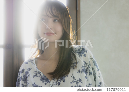 年輕女性的護髮形象 年輕女性的護髮形象 117879011