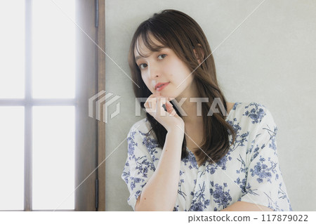 年輕女性的護髮形象 年輕女性的護髮形象 117879022