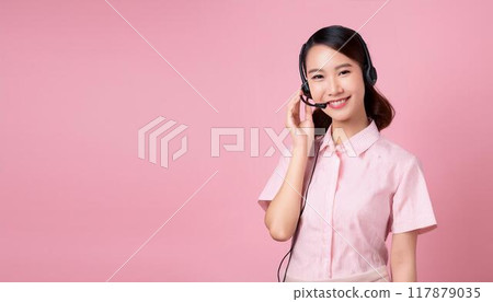 A female operator in her 20s. 117879035