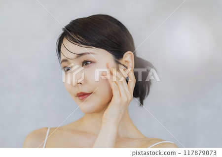年輕女性的美麗形象 年輕女性的美麗形象 117879073