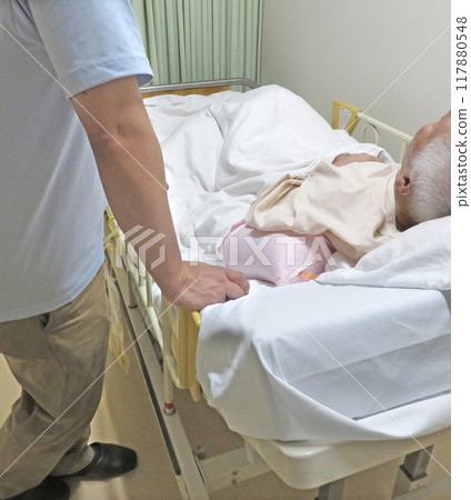 病人住院治療 117880548