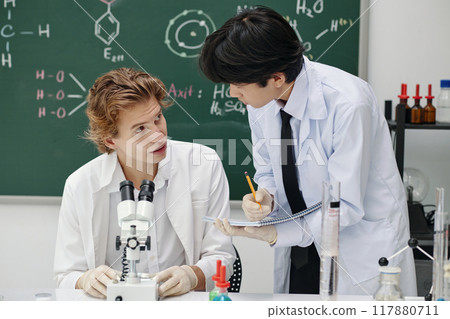 Discussing Scientific Experimentation in Laboratory Setting Discussing Scientific Experimentation in Laboratory Setting 117880711