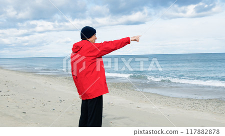 Fisherman Pointing At The Sea  117882878