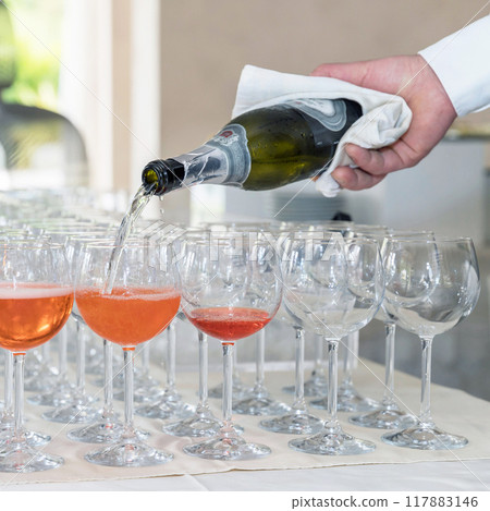 Bartender making spritz cocktail Bartender making spritz cocktail 117883146