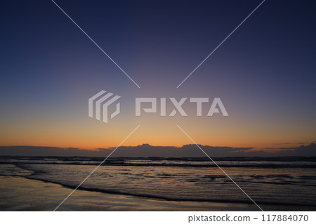 Sunrise seen from Kujukuri Coast 117884070