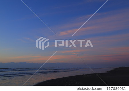 Sunrise seen from Kujukuri Coast 117884081