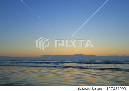 從九十九里海岸看到的日出 117884093