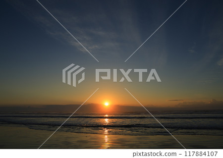 Sunrise seen from Kujukuri Coast 117884107