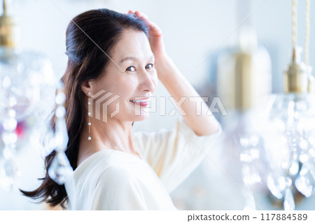 時尚的高級女士 117884589