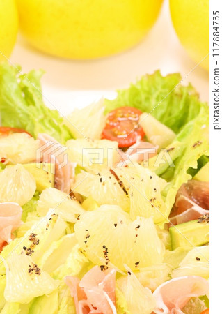 Tosa Buntan, prosciutto and avocado salad. Large citrus fruits. Light background. 117884735