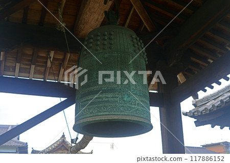 The bell of Amidaji Temple in Tomonoura The bell of Amidaji Temple in Tomonoura 117886152