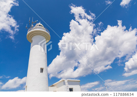 「青森縣」夏日的天空和白色燈塔八戶市 117886634