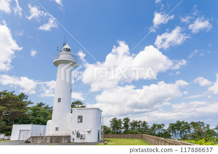 「青森縣」夏日的天空和白色燈塔八戶市 117886637