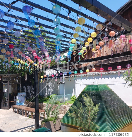 Glass wind chimes at Kurokabe Square's "Kurokabe Glass Museum" 117886985