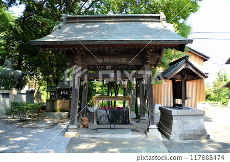 The Chozuya at Yamana Hachiman Shrine, the god of safe childbirth and child rearing, in Yamana Town, Takasaki City, Gunma Prefecture 117888474