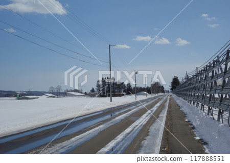 北海道的冬季道路《北海道》 117888551