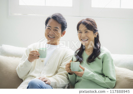 Middle-aged couple in the living room Middle-aged couple in the living room 117888945
