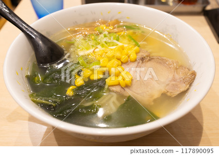 美味的鹽奶油玉米拉麵 117890095