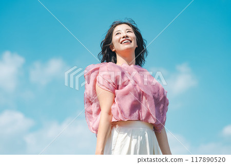 Female outdoor portrait 117890520