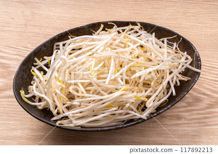 Bean sprouts 117892213