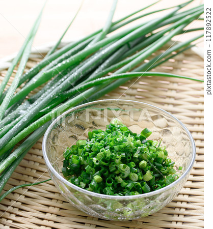 Chopped green onion 117892522