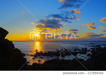 Sunrise over the Pacific Ocean seen from Eboshiiwa Observatory, Cape Muroto, Kochi Prefecture Ver3 117894282