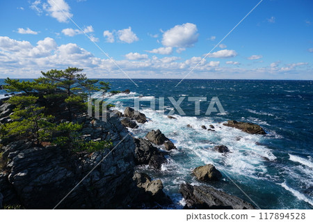 Scenery of the Pacific Ocean with white waves crashing on the reef as seen from Gyodo-fudou on the Muroto Peninsula in Kochi Prefecture Ver2 117894528