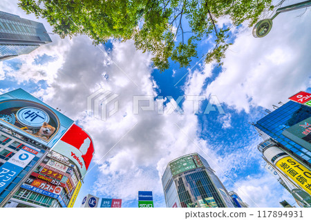 Tokyo cityscape in Japan, August. In front of Shibuya Station, the summer sky spreads out. Blue sky and clouds above the giant fluffy clouds... the footsteps of autumn are also heard. Tokyo cityscape in Japan, August. In front of Shibuya Station, the summer sky spreads out. Blue sky and clouds above the giant fluffy clouds... the footsteps of autumn are also heard. 117894931