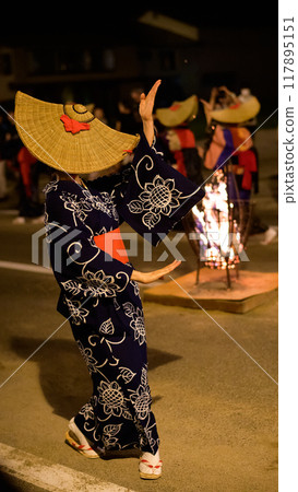 A woman dancing in an indigo-dyed yukata and straw hat at the Nishimonai Bon Odori Festival in Akita Prefecture, 2024 A woman dancing in an indigo-dyed yukata and straw hat at the Nishimonai Bon Odori Festival in Akita Prefecture, 2024 117895151