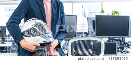 一名在免費地址辦公室工作的商人的圖像剪切騎手 一名在免費地址辦公室工作的商人的圖像剪切騎手 117895915