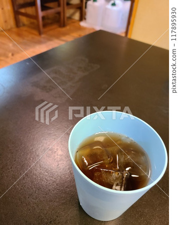 Ice-cold barley tea 117895930