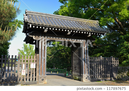 Kyoto Gyoen 117897675