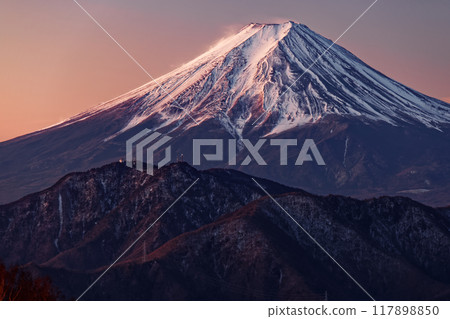 從Namdao和Takamaru Takamaru的佛教形像看見的黎明富士山 117898850