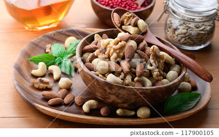 Packed with nutrition! Mixed nuts (almonds, cashews, macadamia nuts, walnuts) Packed with nutrition! Mixed nuts (almonds, cashews, macadamia nuts, walnuts) 117900105