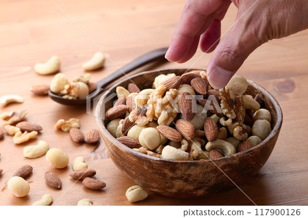 Packed with nutrition! Mixed nuts (almonds, cashews, macadamia nuts, walnuts) Packed with nutrition! Mixed nuts (almonds, cashews, macadamia nuts, walnuts) 117900126