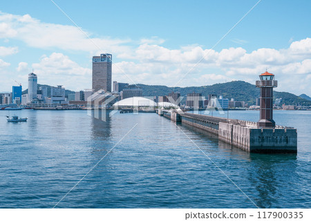 香川縣高松太陽港的景色（從過境的渡輪上） 117900335