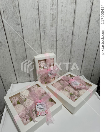 Three boxes of homemade marshmallows. Tied with a ribbon. The tags have the inscription in Russian Thank you for your invaluable work Flowers made of marshmallow. Three boxes of homemade marshmallows. Tied with a ribbon. The tags have the inscription in Russian Thank you for your invaluable work Flowers made of marshmallow. 117900434
