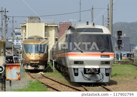 Express diesel cars lined up at the Kyoto Tango Railway depot 117902794