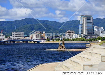 Summer cityscape of Matsue City, Shimane Prefecture, and Lake Shinji under a clear blue sky 117903327