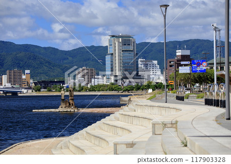 Summer cityscape of Matsue City, Shimane Prefecture, and Lake Shinji under a clear blue sky 117903328
