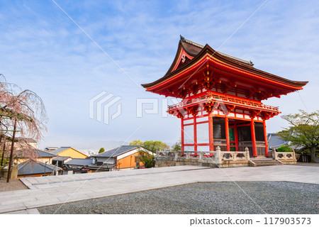 春天京都清水寺二王門 春天京都清水寺二王門 117903573