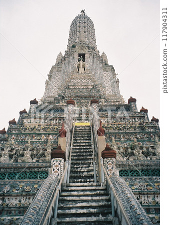 Wat Arun from the front Wat Arun from the front 117904311