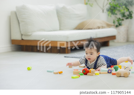 嬰兒爬行 嬰兒爬行 117905144