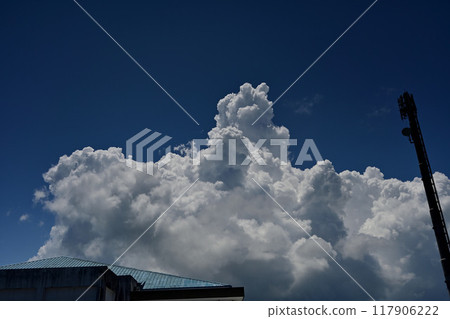 Large cumulonimbus cloud Large cumulonimbus cloud 117906222