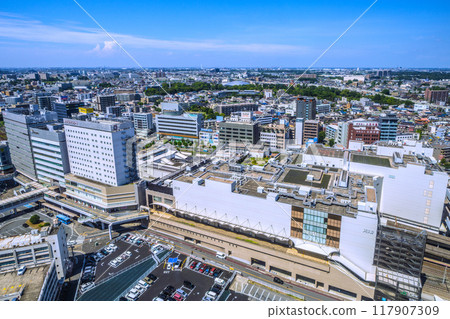 日本千葉市八月的城市景觀。千葉站等景觀 117907309